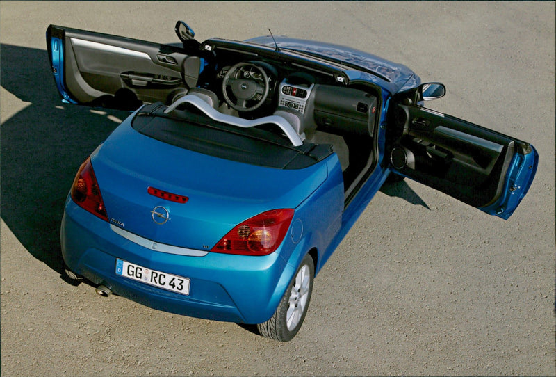 Opel Tigra TwinTop - Vintage Photograph