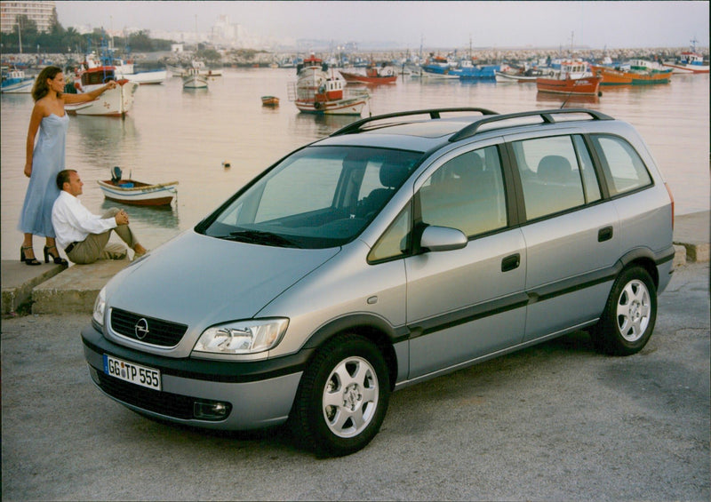 1999 Opel Zafira - Vintage Photograph