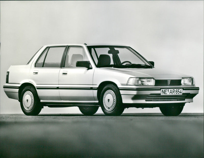 1985 Rover 216 SE - Vintage Photograph