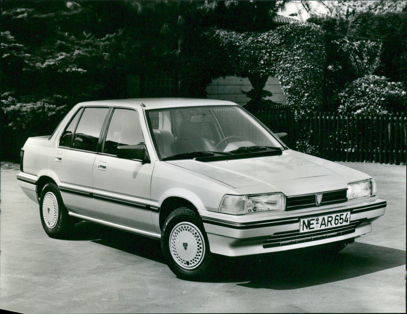 1985 Rover 216 SE - Vintage Photograph