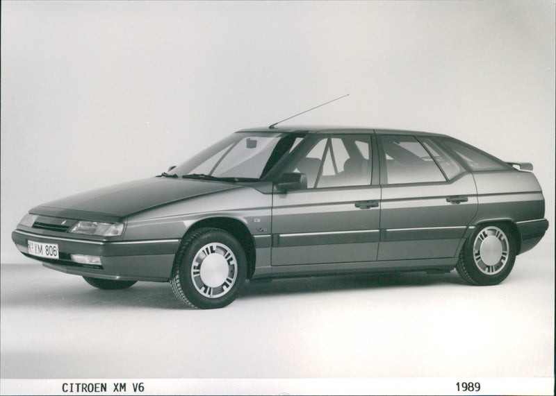 1989 Citroën XM - Vintage Photograph