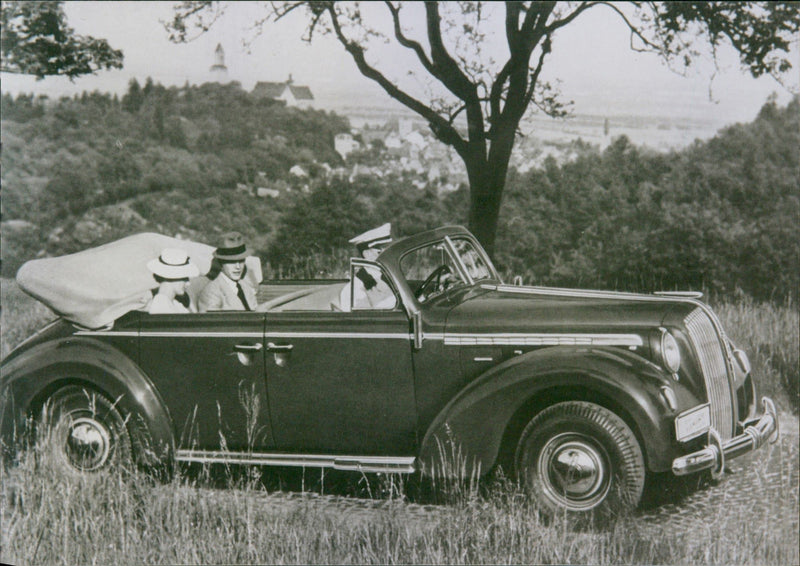 1937-1939 Opel Admiral Cabrio - Vintage Photograph