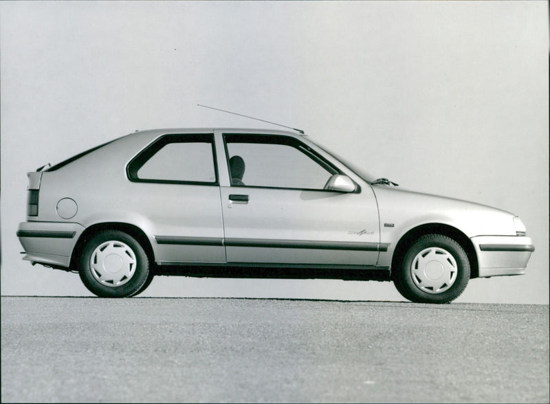 Renault 19 GTS Dynamic II - Vintage Photograph