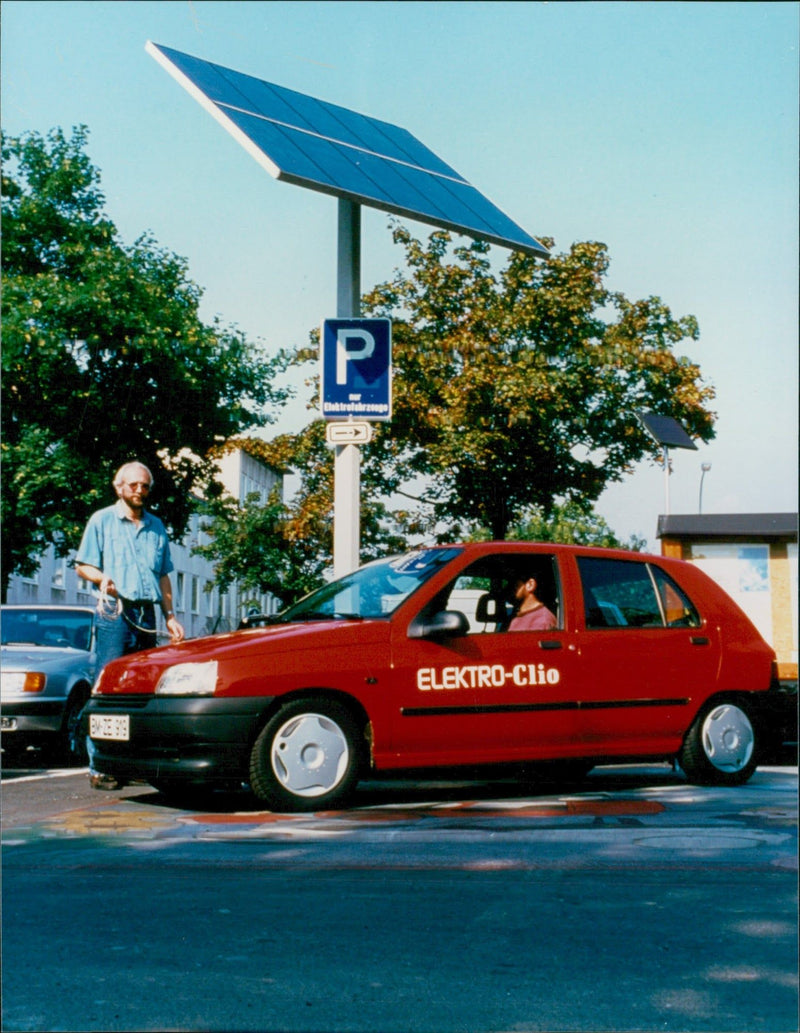 Renault Clio Electric - Vintage Photograph