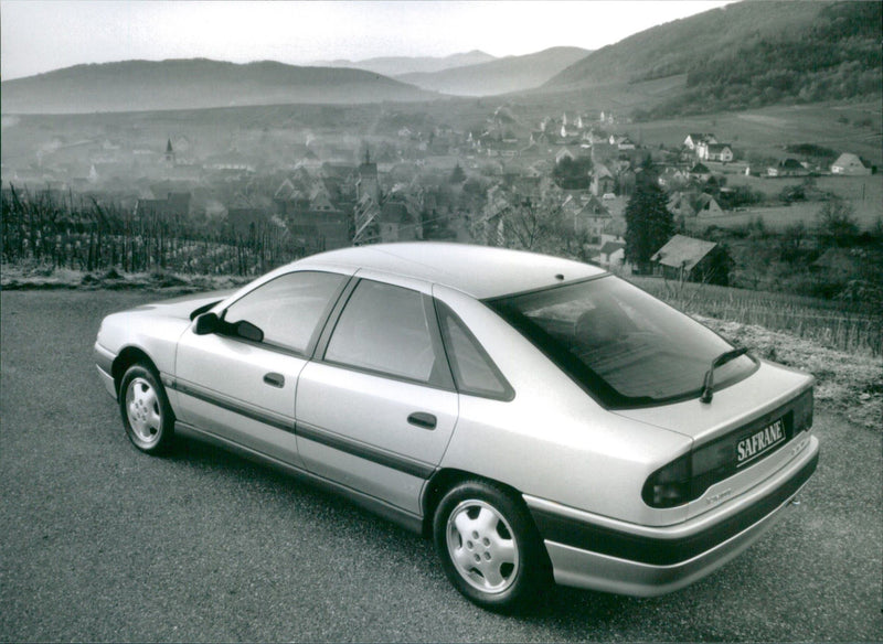 Renault Safrane - Vintage Photograph