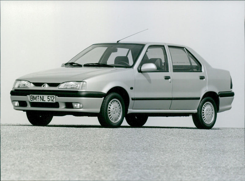 Renault 19 RT 1.8 Saloon - Vintage Photograph