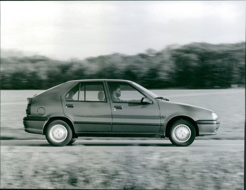 Renault 19 1.4 RN Hatchback - Vintage Photograph