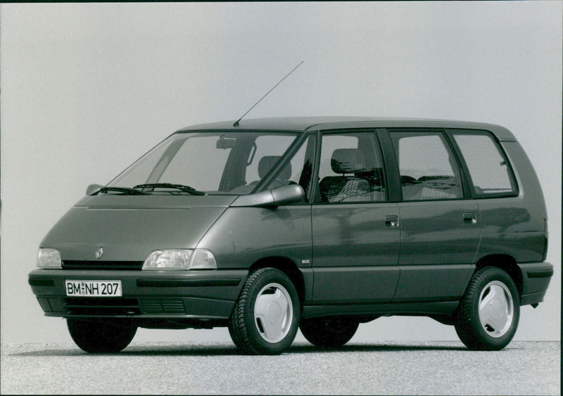 1991 Renault Espace RT V6 - Vintage Photograph