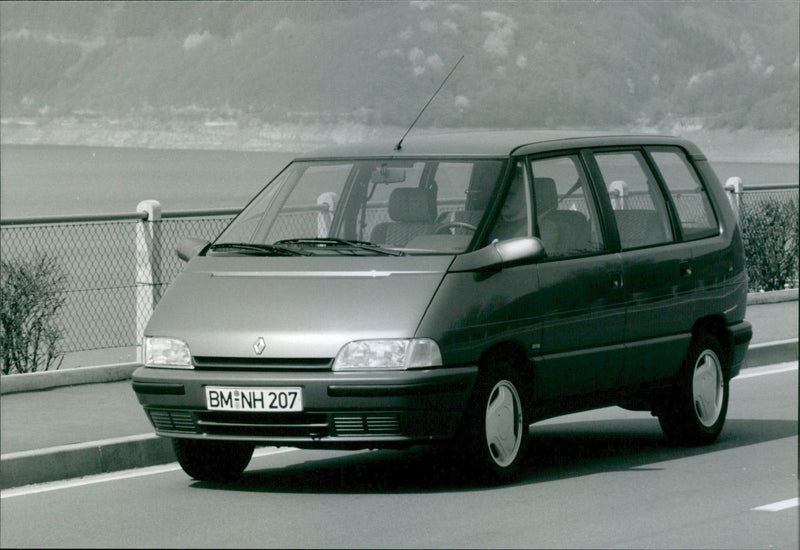 1991 Renault Espace RT V6 - Vintage Photograph