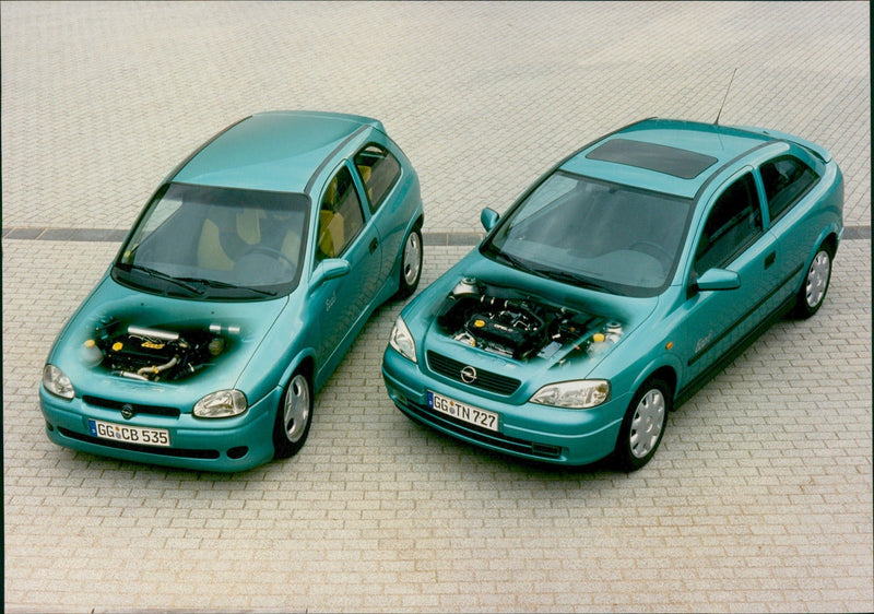 Opel Astra Eco 4 - Vintage Photograph