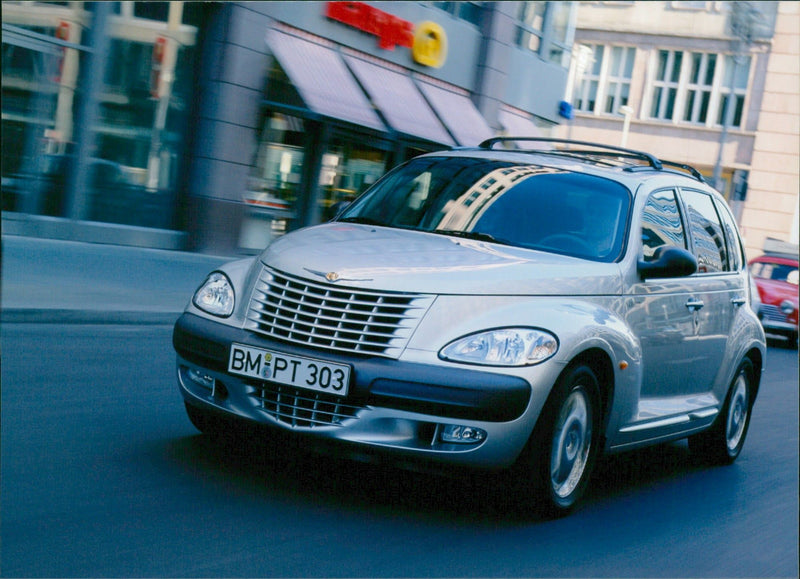 2000 Chrysler cruiser - Vintage Photograph