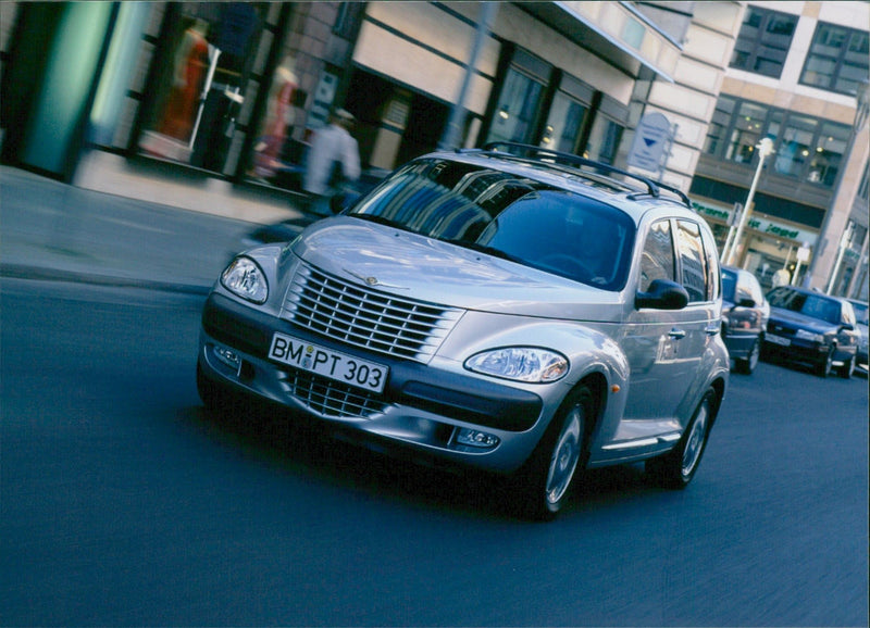 2000 Chrysler cruiser - Vintage Photograph