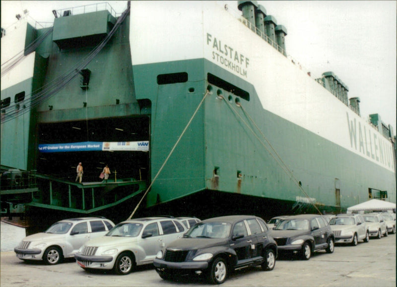 2000 Chrysler cruiser - Vintage Photograph