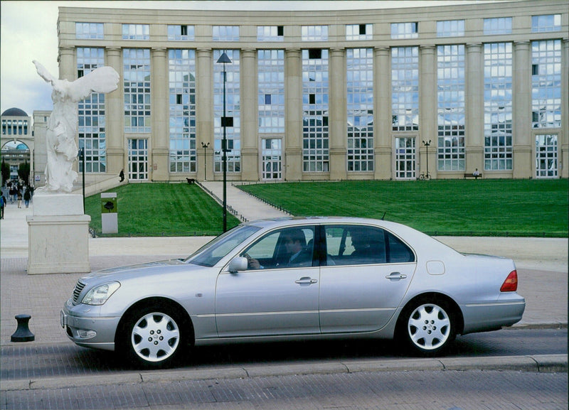 Lexus LS430 2000 - Vintage Photograph