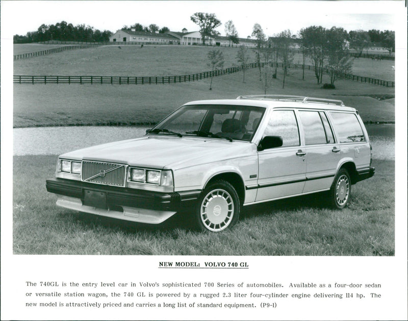 1989 VOLVO 740 GL - Vintage Photograph