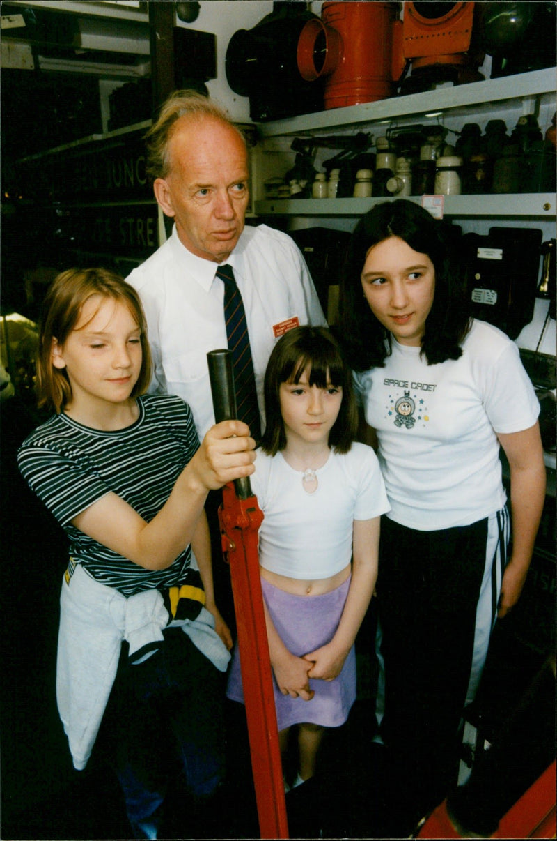 SPACE CPOET Elkth XM Mr Noel Cantalon Home Counties ( St Albans ) DX St Al - Vintage Photograph