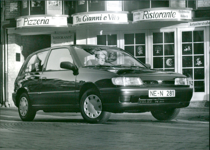 Nissan Sunny 1.4 LX sedan - Vintage Photograph