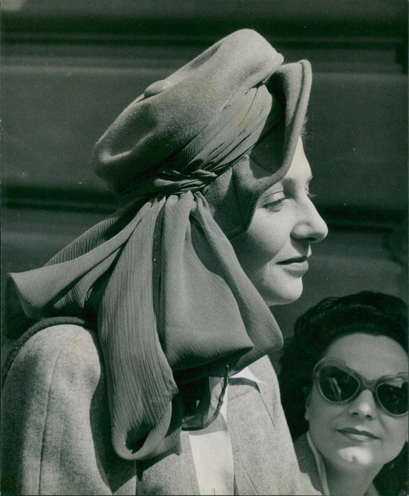 Fashion on parade in Rome - Vintage Photograph