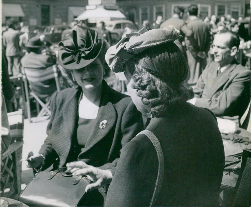 Fashion on parade in Rome. - Vintage Photograph