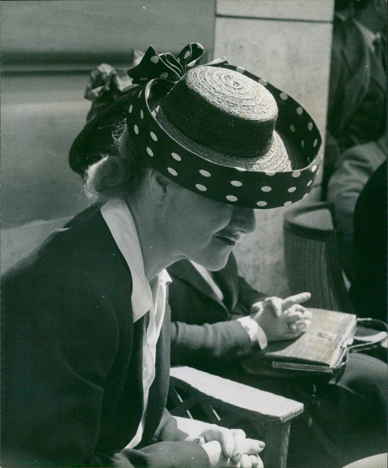 Fashion on parade in Rome. - Vintage Photograph