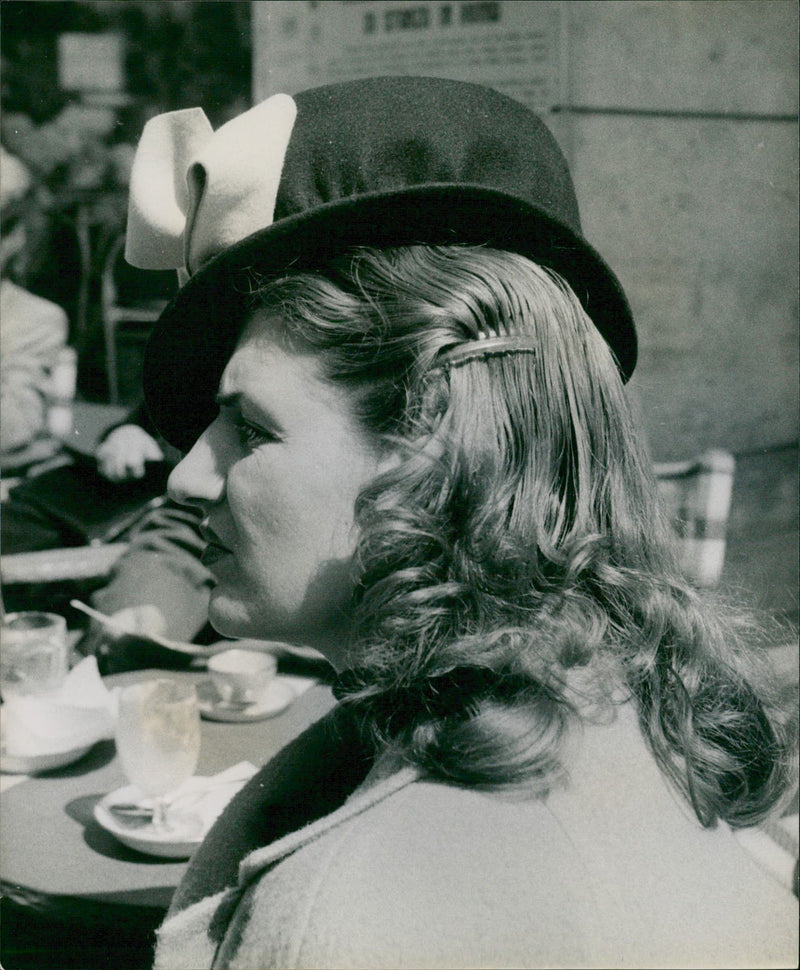 Fashion on parade in Rome. - Vintage Photograph