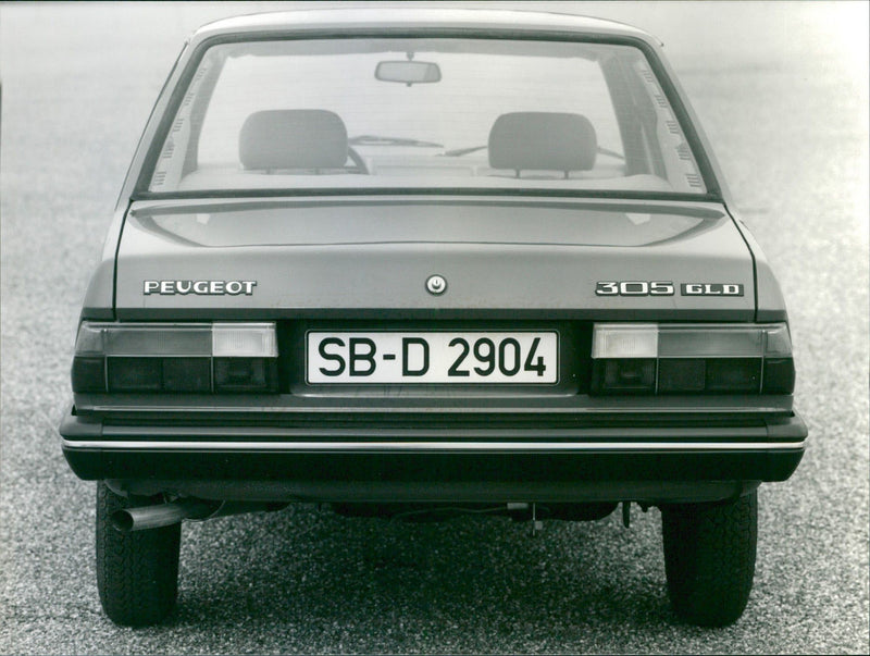 Peugeot 305 GLD - Vintage Photograph