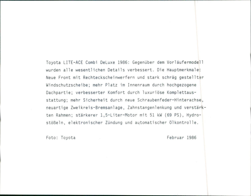 Toyota LITE-ACE Combi DeLuxe 1986 - Vintage Photograph