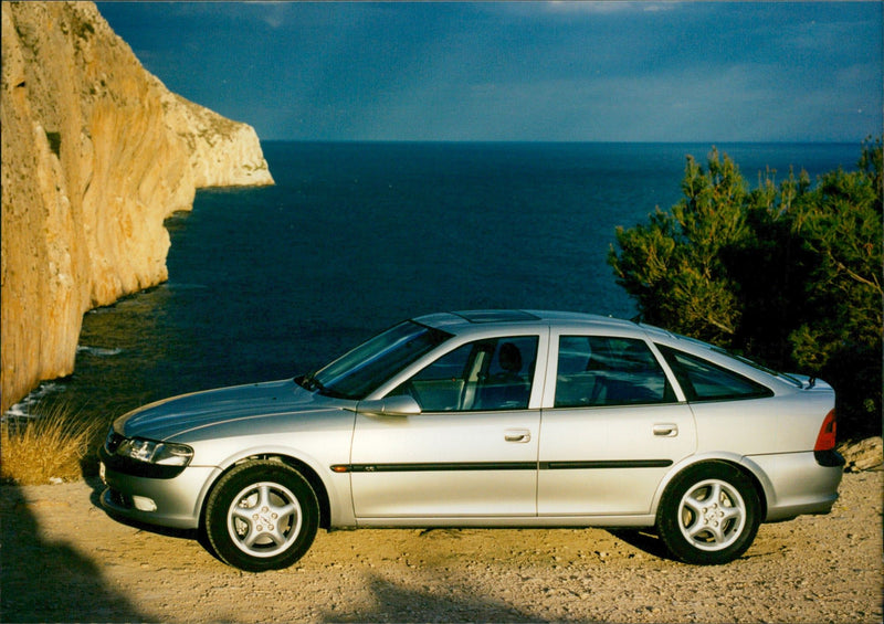Opel Vectra CD - Vintage Photograph