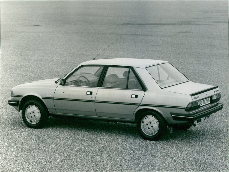 PEUGEOT 305 SR - Vintage Photograph