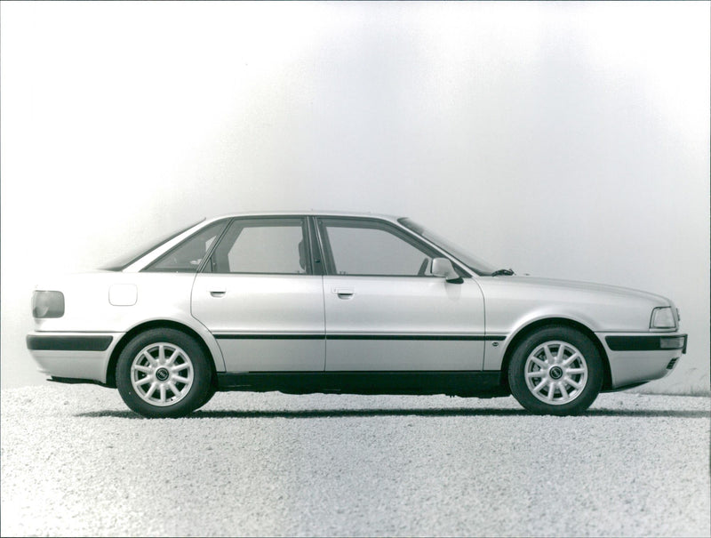 80 2.6 E / Audi 80 quattro 2.6 E 2,6 Liter V kW ( 150 PS ) 06/9 - Vintage Photograph