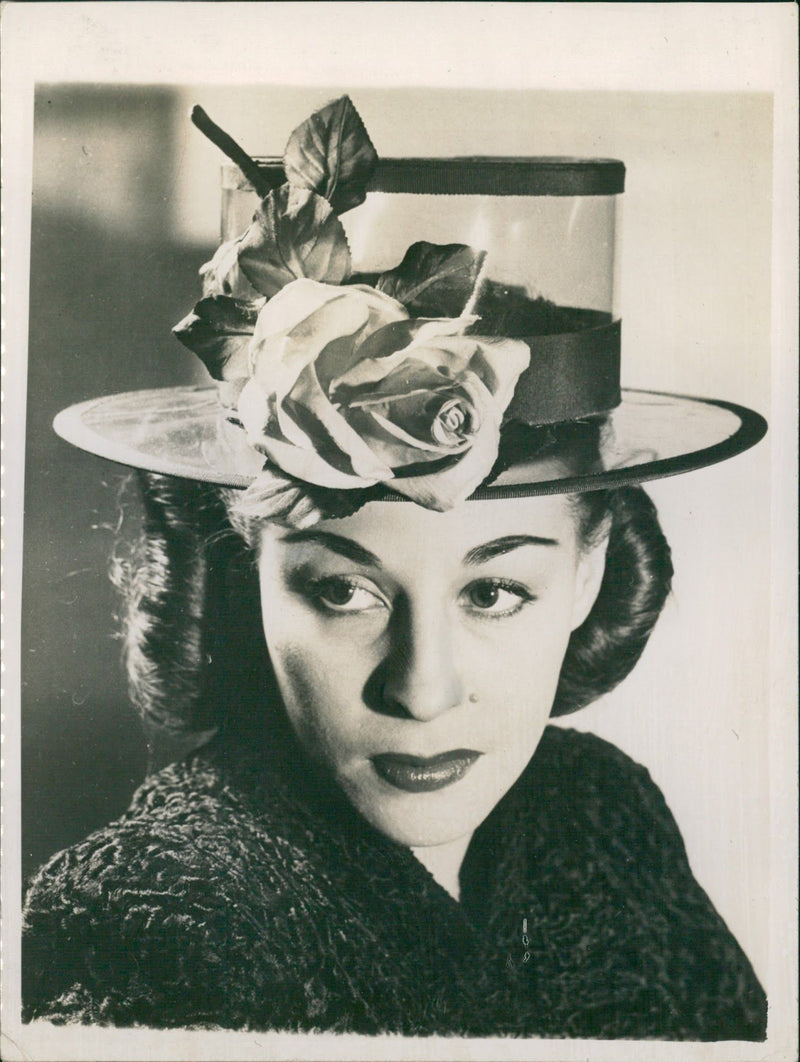 Model Fashion Flower hat - Vintage Photograph