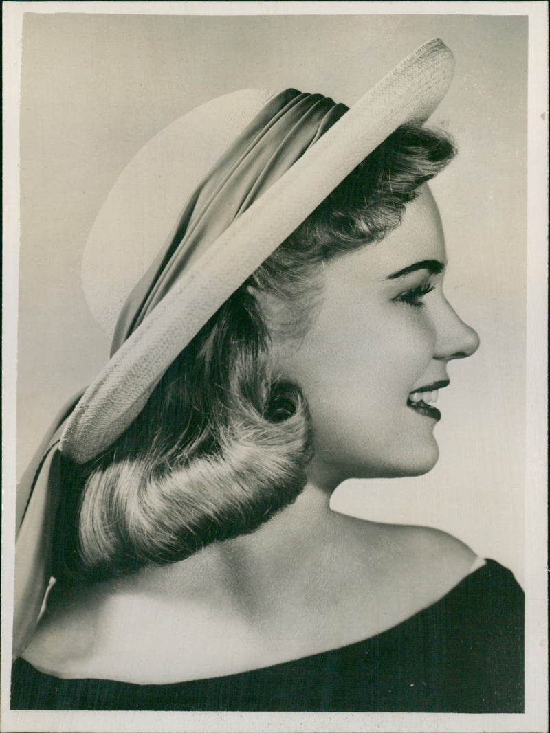 Model fashion hat - Vintage Photograph