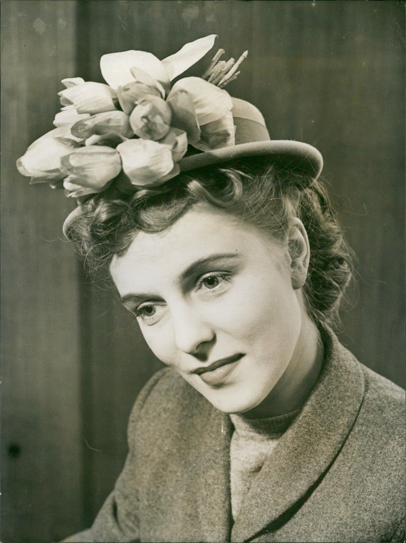 Tulip hat - Vintage Photograph