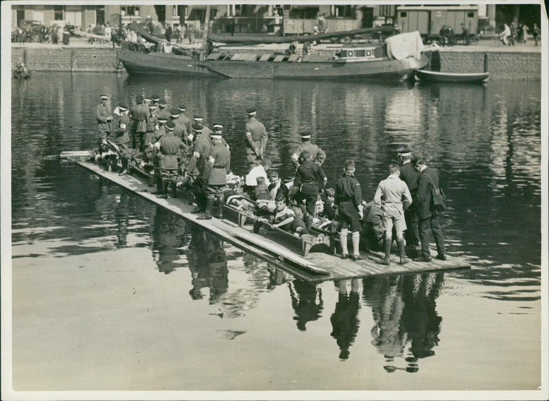 Transportation raft from the red cross in Middelburg - Vintage Photograph