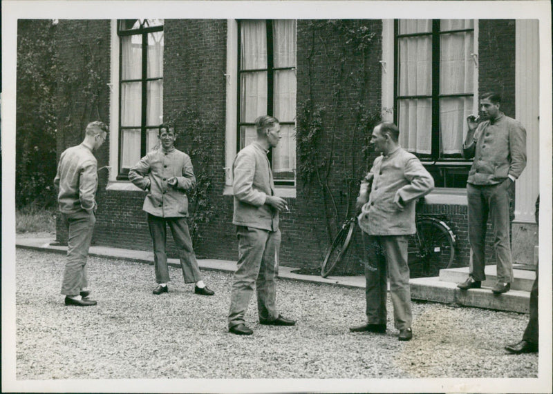 Tuyll van Serooskerken uses his country home as a military hospital - Vintage Photograph