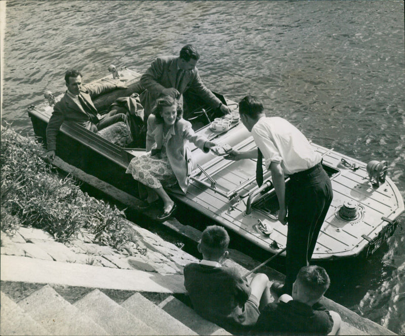 Tea-Time. - Vintage Photograph