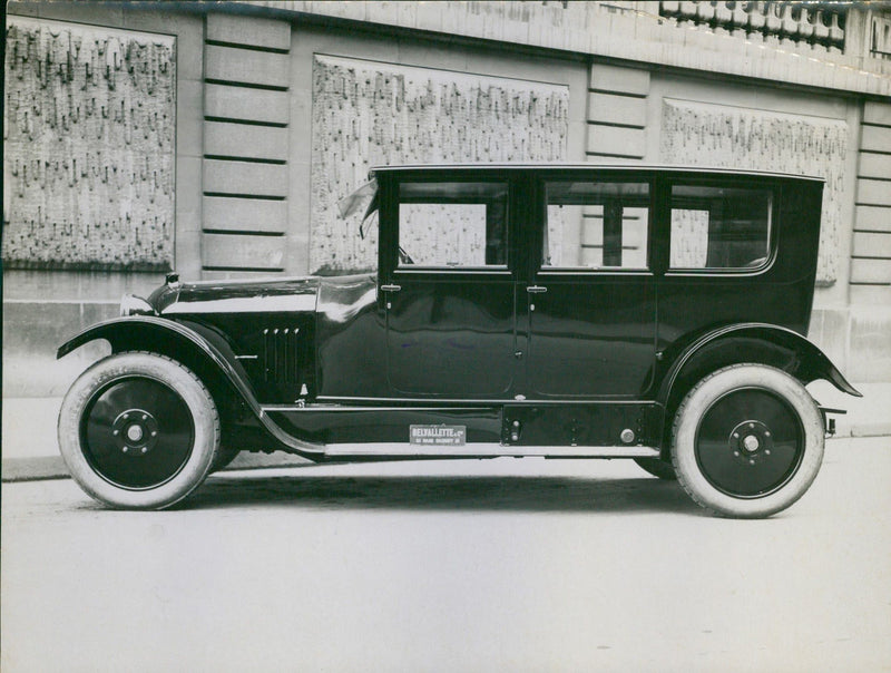 6 places car Renault 18 P - Vintage Photograph