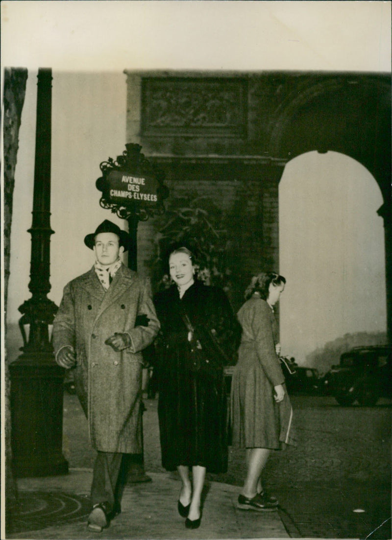 Robert Goelet and his wife Lynn Merrick - Vintage Photograph