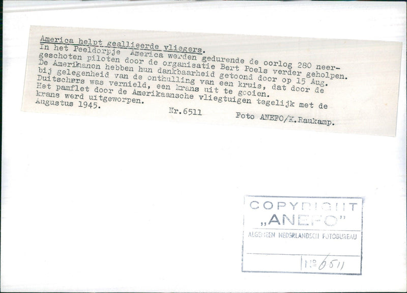 Flyer to thank the heroes of the Dutch village "America" - Vintage Photograph