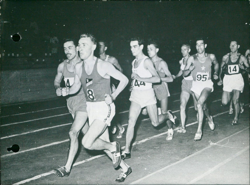 Michel Jazy wins International Military Championship of Athene. - Vintage Photograph