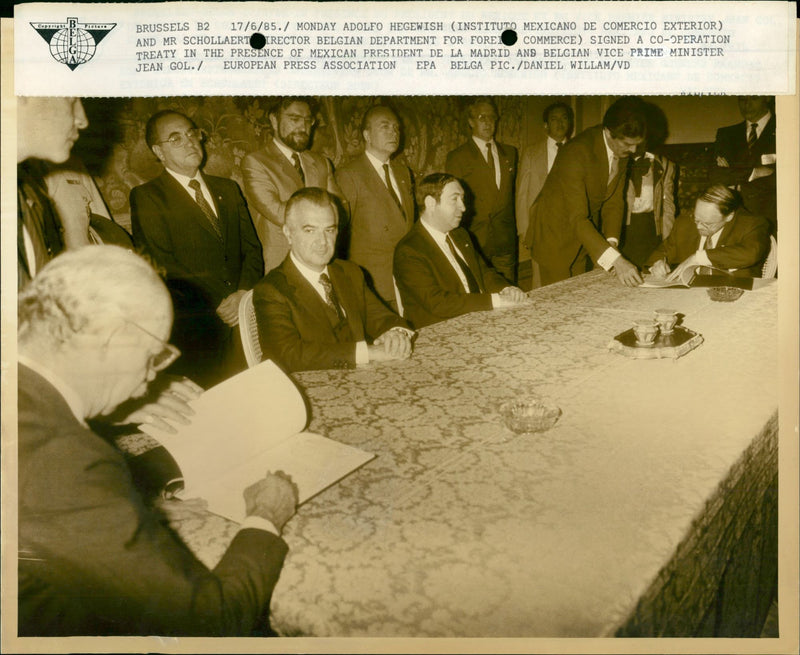 Belgo-mexican signature - Vintage Photograph