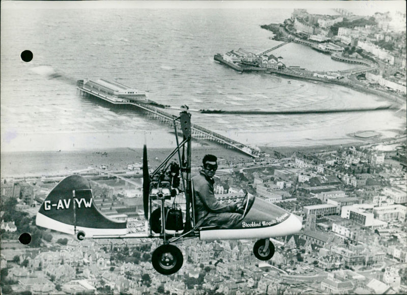 Ernest Brooks of Speanymoor, England in his "gyrocopter" - Vintage Photograph