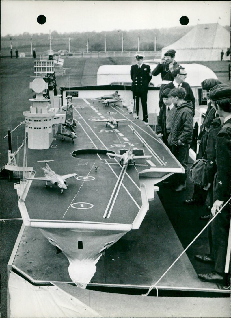 Model of the plane carrier "H.M.S. Bagle" - Vintage Photograph