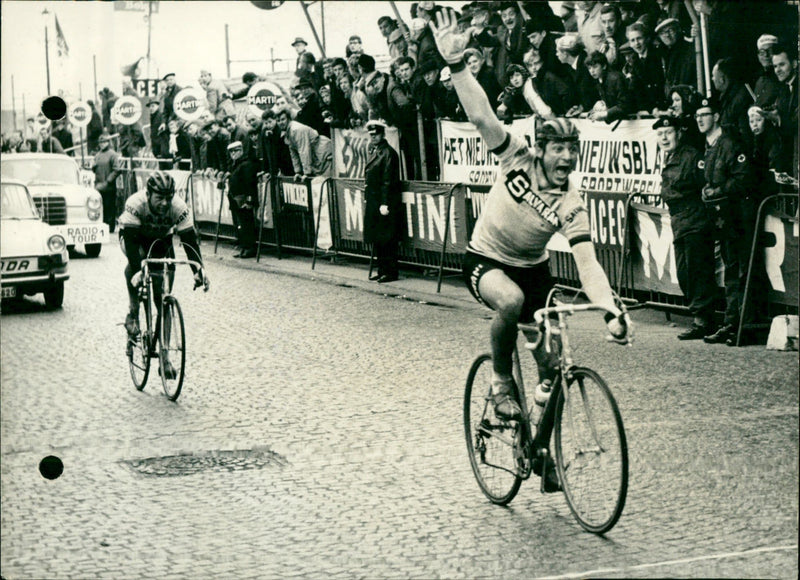 Cycyling- Tour of Flanders - Vintage Photograph