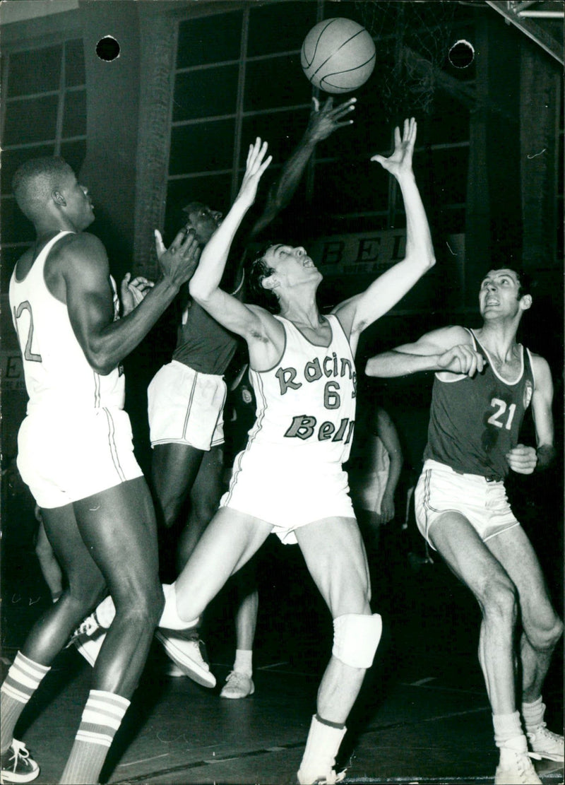 Basketball Standard/Racing Mechelen. - Vintage Photograph