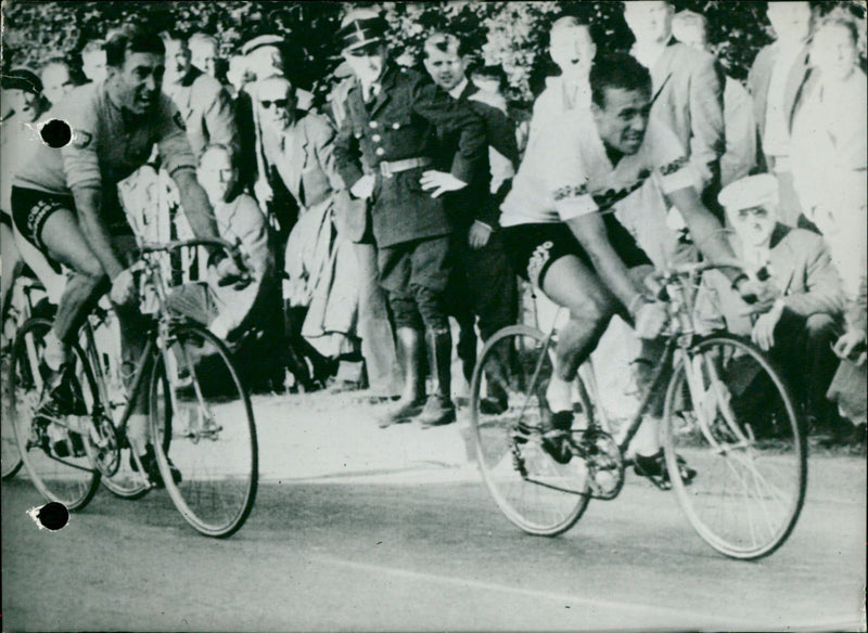 De Bruyne wins Paris-Tours. - Vintage Photograph