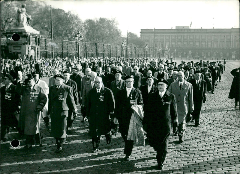 The King Baudouin assisted at the parade of the Yser - Vintage Photograph