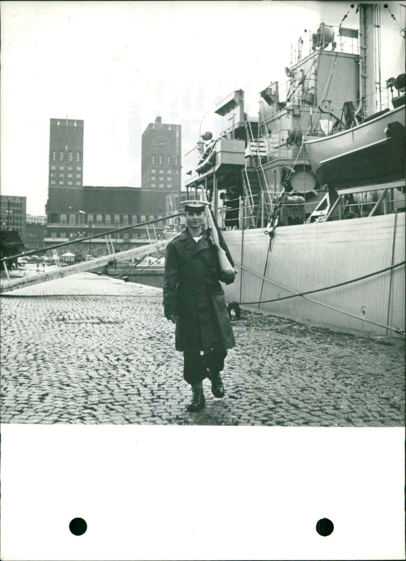 Oslo received a visit from the Belgian Navy. - Vintage Photograph