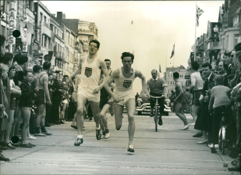 Sandor Iharos runs in Coxyde - Vintage Photograph