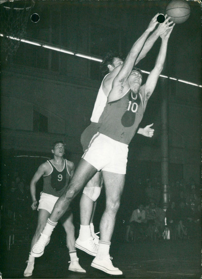 Belgian Basketball: Royal IV Anderlecht - Pitzemburg - Vintage Photograph